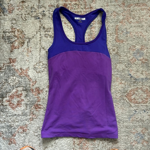 Workout top - Picture 1 of 2